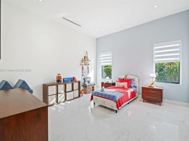 Продажа дома по адресу 7775 SW 72nd Ave - фото 6108311