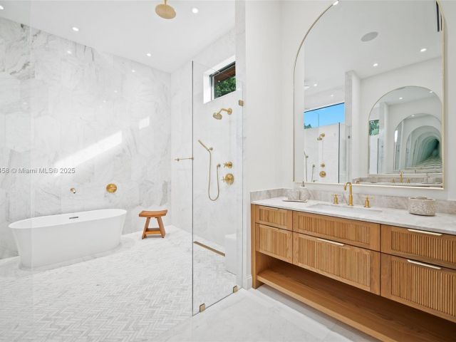 Продажа дома по адресу 7775 SW 72nd Ave - фото 6108314