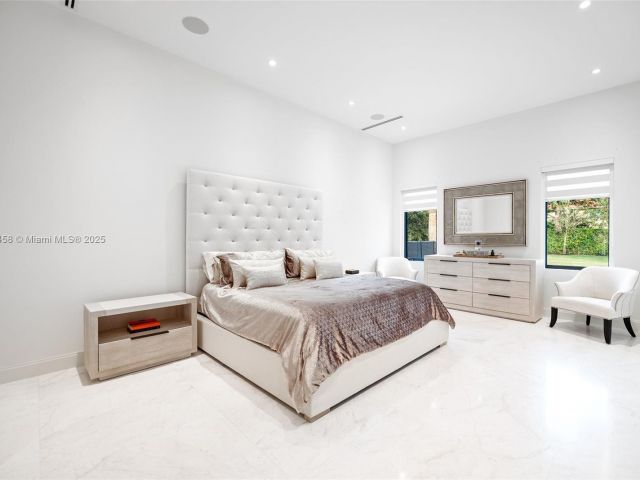 Продажа дома по адресу 7775 SW 72nd Ave - фото 6108315