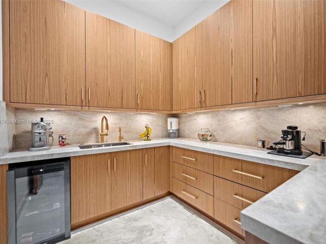 Продажа дома по адресу 7775 SW 72nd Ave - фото 6108316