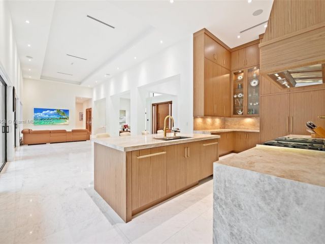 Продажа дома по адресу 7775 SW 72nd Ave - фото 6108317