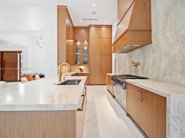 Продажа дома по адресу 7775 SW 72nd Ave - фото 6108318