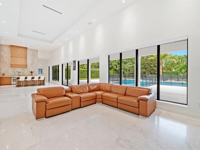 Продажа дома по адресу 7775 SW 72nd Ave - фото 6108319