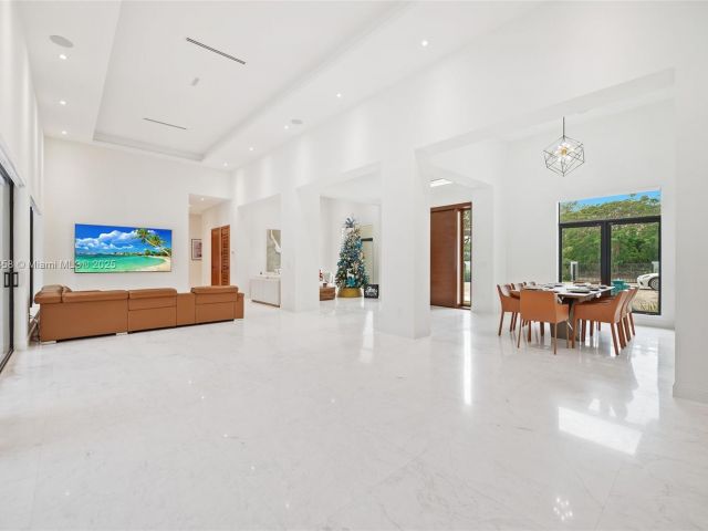 Продажа дома по адресу 7775 SW 72nd Ave - фото 6108320