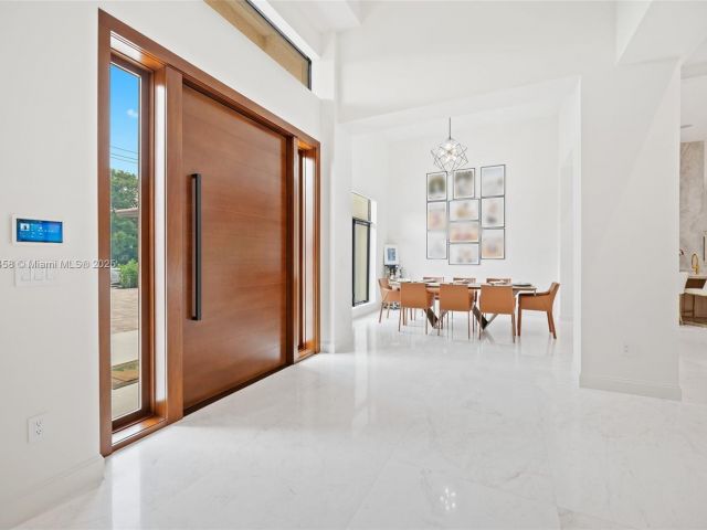 Продажа дома по адресу 7775 SW 72nd Ave - фото 6108321