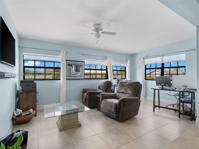 Продажа дома по адресу 19650 SW 207th Ave - фото 6195191