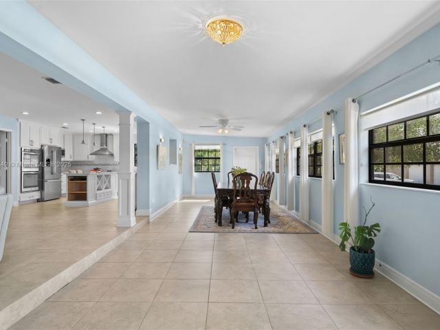 Продажа дома по адресу 19650 SW 207th Ave - фото 6195195