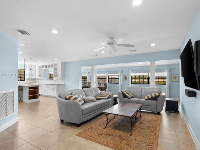 Продажа дома по адресу 19650 SW 207th Ave - фото 6195202