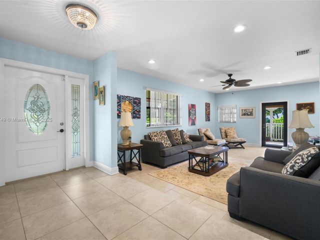 Продажа дома по адресу 19650 SW 207th Ave - фото 6195205