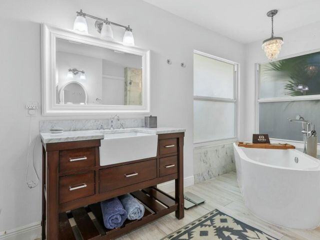 Продажа дома по адресу 2047 SW 36th Avenue - фото 5754809