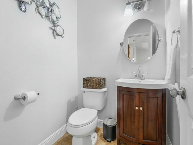 Продажа дома по адресу 2047 SW 36th Avenue - фото 5754815