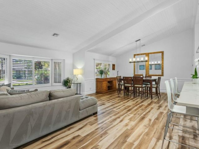 Продажа дома по адресу 2047 SW 36th Avenue - фото 5754818