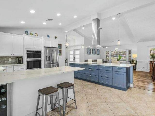 Продажа дома по адресу 2047 SW 36th Avenue - фото 5754820