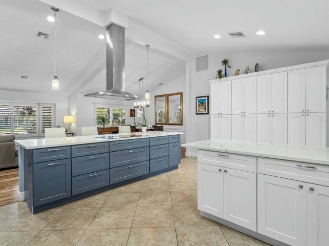 Продажа дома по адресу 2047 SW 36th Avenue - фото 5754821