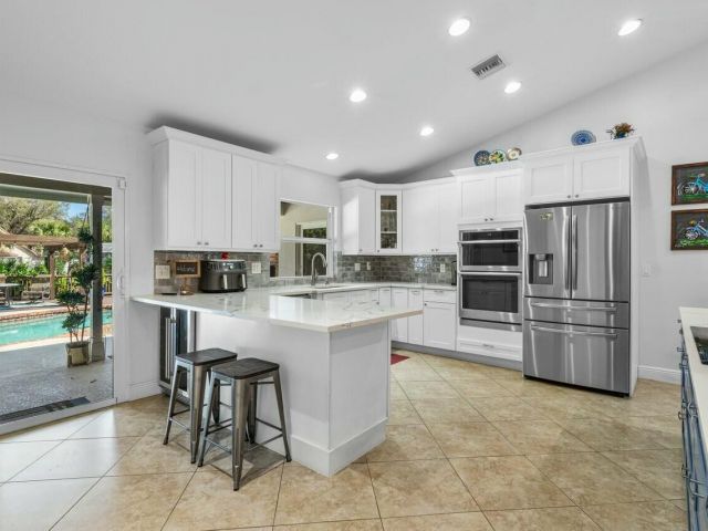 Продажа дома по адресу 2047 SW 36th Avenue - фото 5754823