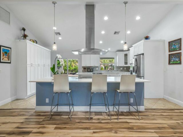 Продажа дома по адресу 2047 SW 36th Avenue - фото 5754824