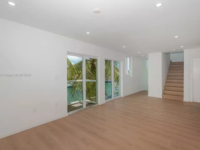 Дом в аренду по адресу 1975 Calais Dr 3 - фото 5520494