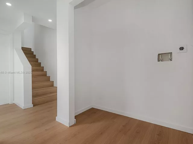 Дом в аренду по адресу 1975 Calais Dr 3 - фото 5520496