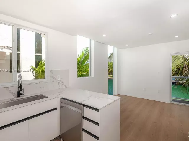 Дом в аренду по адресу 1975 Calais Dr 3 - фото 5520499