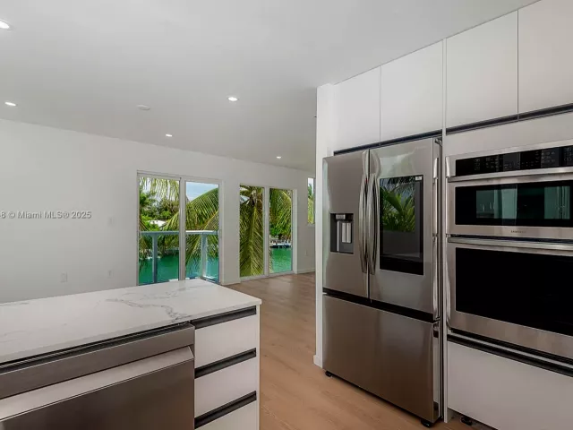 Дом в аренду по адресу 1975 Calais Dr 3 - фото 5520500