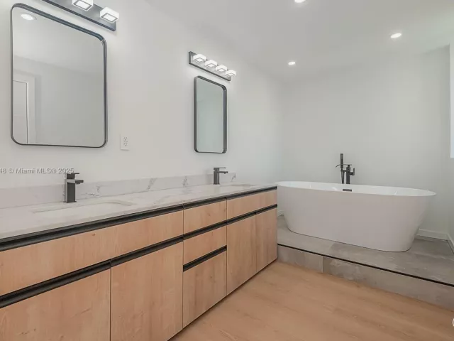 Дом в аренду по адресу 1975 Calais Dr 3 - фото 5520487