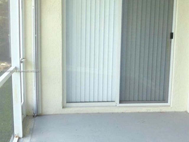 Продажа дома по адресу 575 SE 29th Dr - фото 5724655