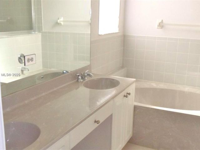 Продажа дома по адресу 575 SE 29th Dr - фото 5724659