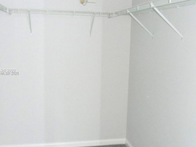 Продажа дома по адресу 575 SE 29th Dr - фото 5724661