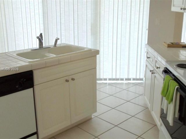 Продажа дома по адресу 575 SE 29th Dr - фото 5724667