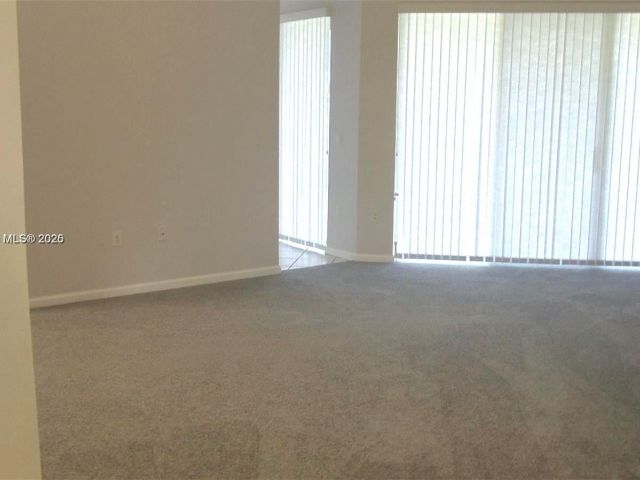 Продажа дома по адресу 575 SE 29th Dr - фото 5724669