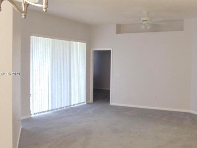 Продажа дома по адресу 575 SE 29th Dr - фото 5724670