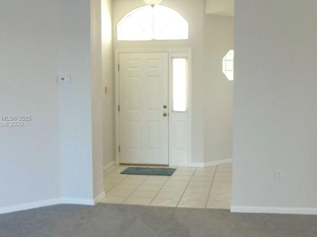 Продажа дома по адресу 575 SE 29th Dr - фото 5724671