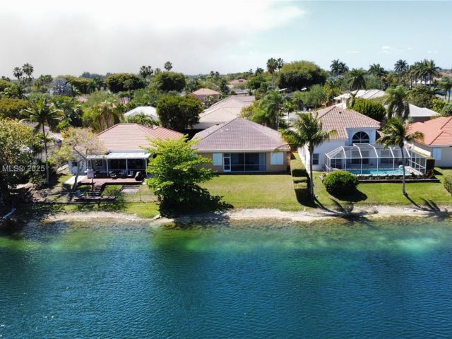 Продажа дома по адресу 575 SE 29th Dr - фото 5724672