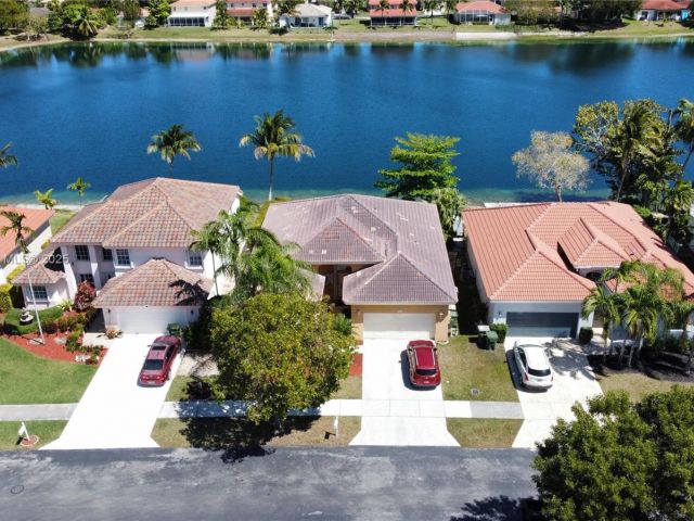 Продажа дома по адресу 575 SE 29th Dr - фото 5724673