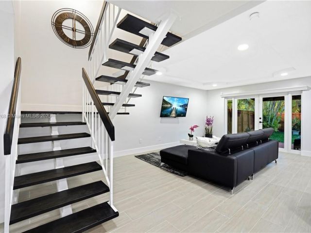 Дом в аренду по адресу 6863 SW 104th Ct - фото 6186275