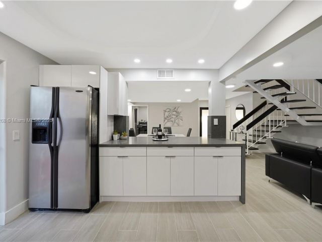 Дом в аренду по адресу 6863 SW 104th Ct - фото 6186279