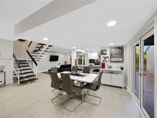 Дом в аренду по адресу 6863 SW 104th Ct - фото 6186281