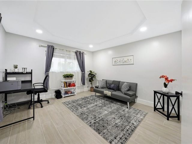 Дом в аренду по адресу 6863 SW 104th Ct - фото 6186286