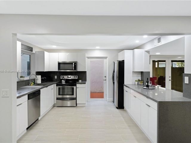 Дом в аренду по адресу 6863 SW 104th Ct - фото 6186287