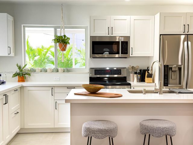 Дом в аренду по адресу 191 SE 13th Ave - фото 5542395