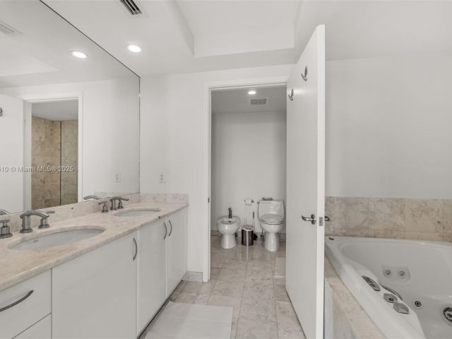 Продажа квартиры #1007 - фото 5700910