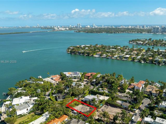 Продажа дома по адресу 315 W San Marino Dr - фото 5520389