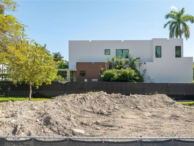 Продажа дома по адресу 315 W San Marino Dr - фото 5520400