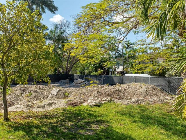 Продажа дома по адресу 315 W San Marino Dr - фото 5520401