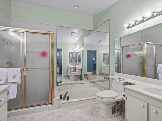 Продажа дома по адресу 2195 NW 14th Street - фото 5880028