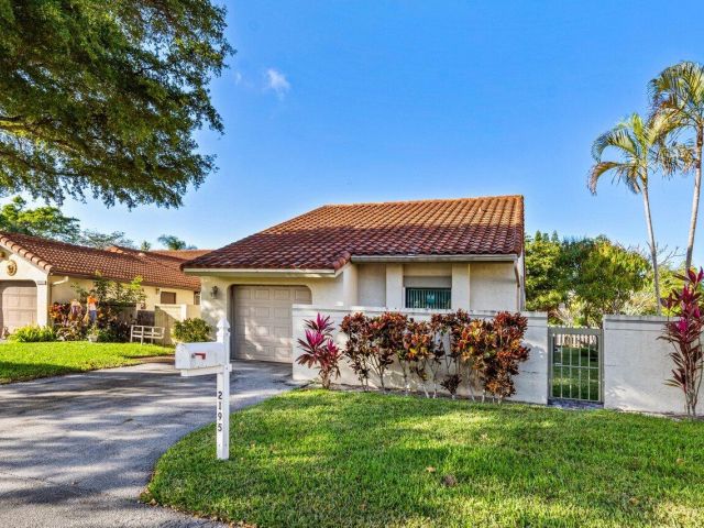 Продажа дома по адресу 2195 NW 14th Street - фото 5880041