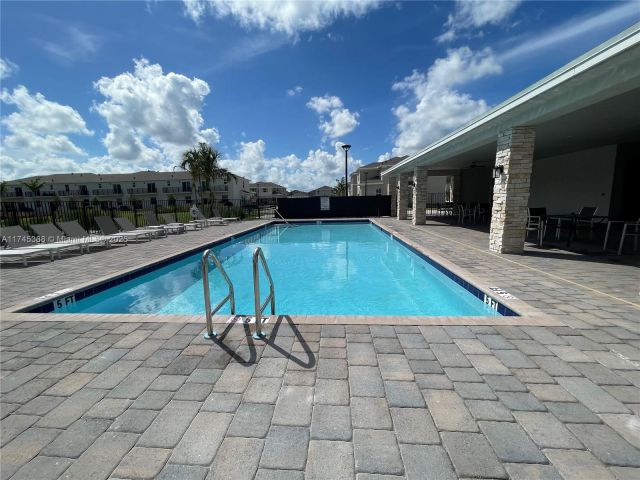 Дом в аренду по адресу 848 SE 17th St 0 - фото 5841044