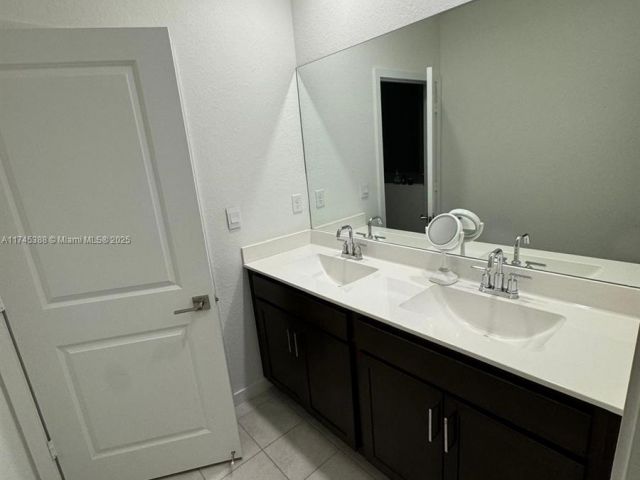 Дом в аренду по адресу 848 SE 17th St 0 - фото 5841049