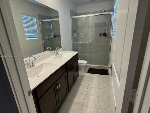 Дом в аренду по адресу 848 SE 17th St 0 - фото 5841053