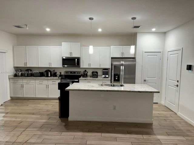 Дом в аренду по адресу 848 SE 17th St 0 - фото 5841055